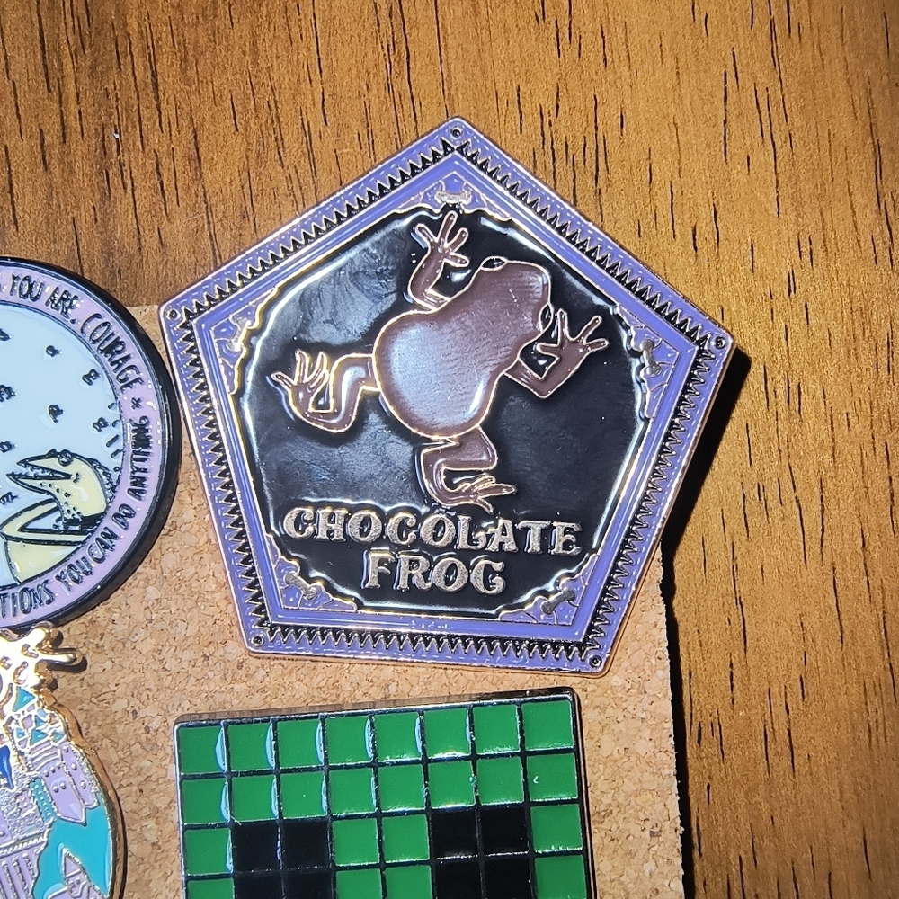 Chocolate Frog Enamel Pin - Purple & Gold Harry Potter Ron Weasley